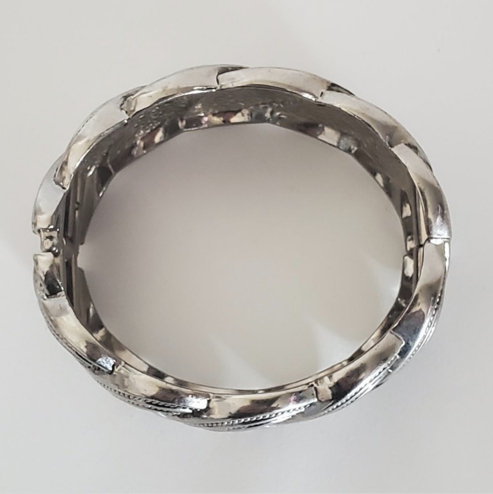 Vintage 90s Boho Hippie Silver Tone Celtic Braided Chunky Heavy Hinged Bracelet - Picture 4 of 4